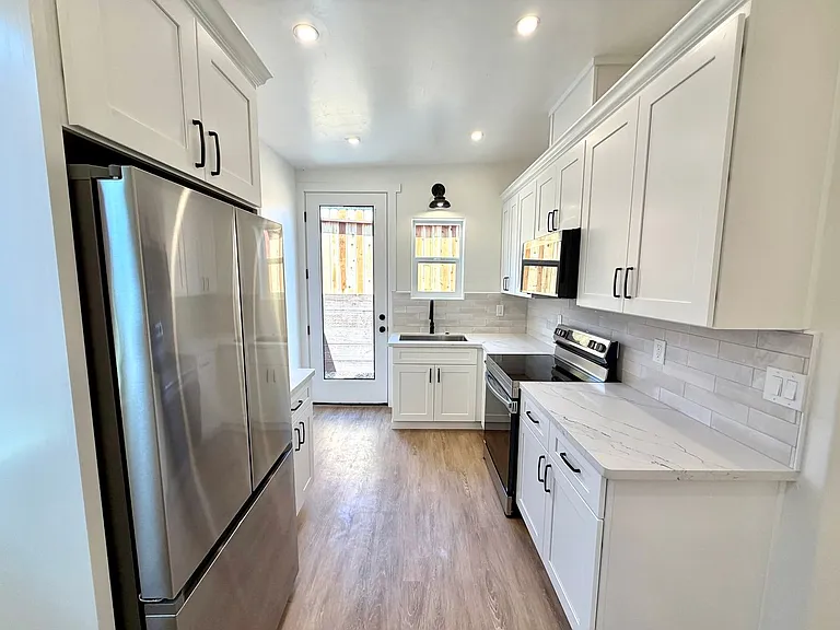 23510 Cava Cir #A — Photo 15