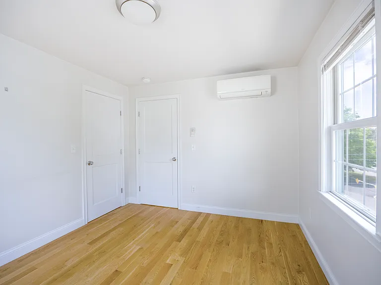 48 Spruce St — Photo 16