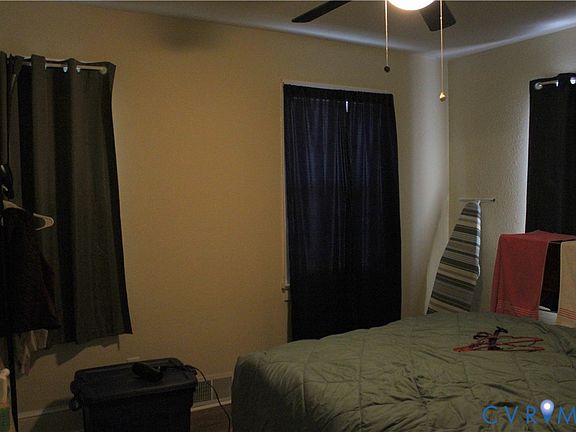 3rd image of 902 Hampton Rd