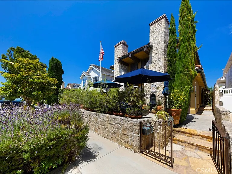 515 Begonia Ave #B — Photo 2