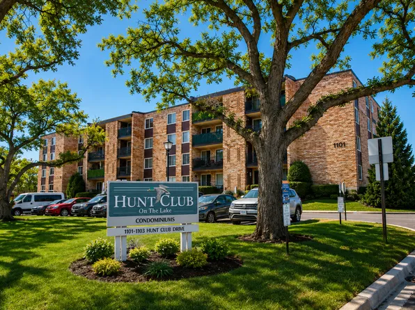 1101 S Hunt Club Dr APT 403, Mount Prospect, IL 60056