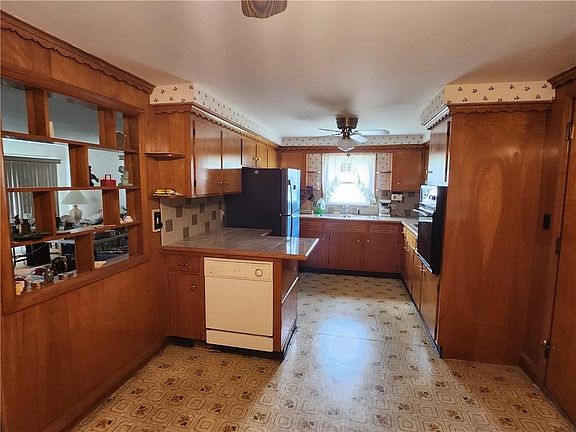 4th image of 29 Pensaukee Ave