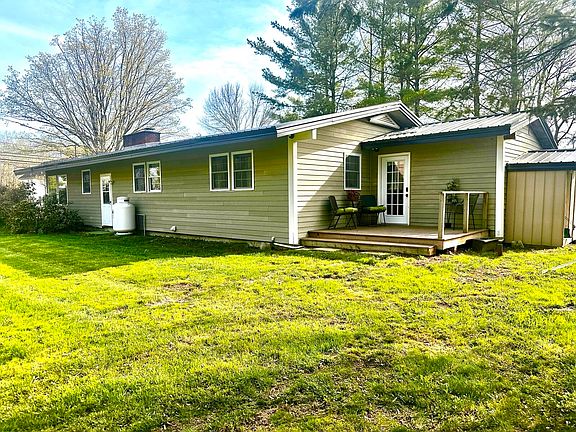 3rd image of 410 Mount Hope Avenue