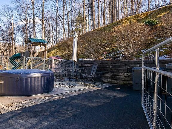 4th image of 4415 Wayside Dr