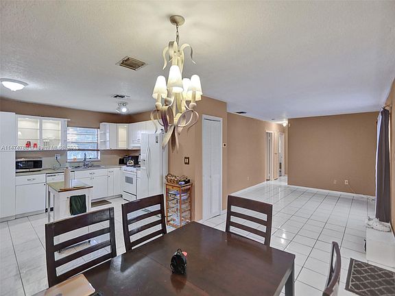 5th image of 20401 NW 40th Ct