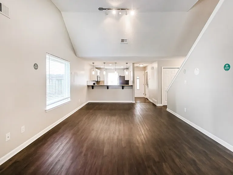 277 Gaslight Cv — Photo 6