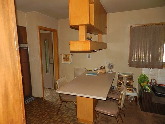 5th image of 813 Broadway Ave