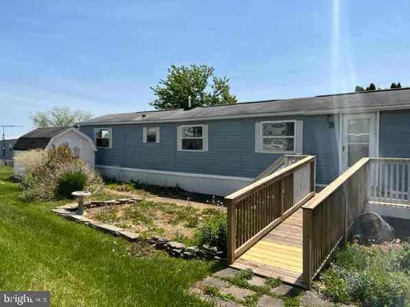 305 Sussex Ln, Glen Rock, PA 17327