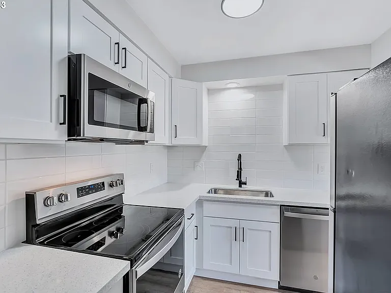 3141 SE Stott Cir #3141 — Photo 4