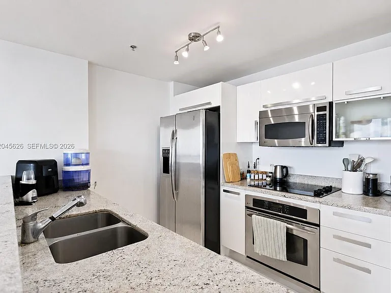 601 NE 36th St #3011 — Photo 10