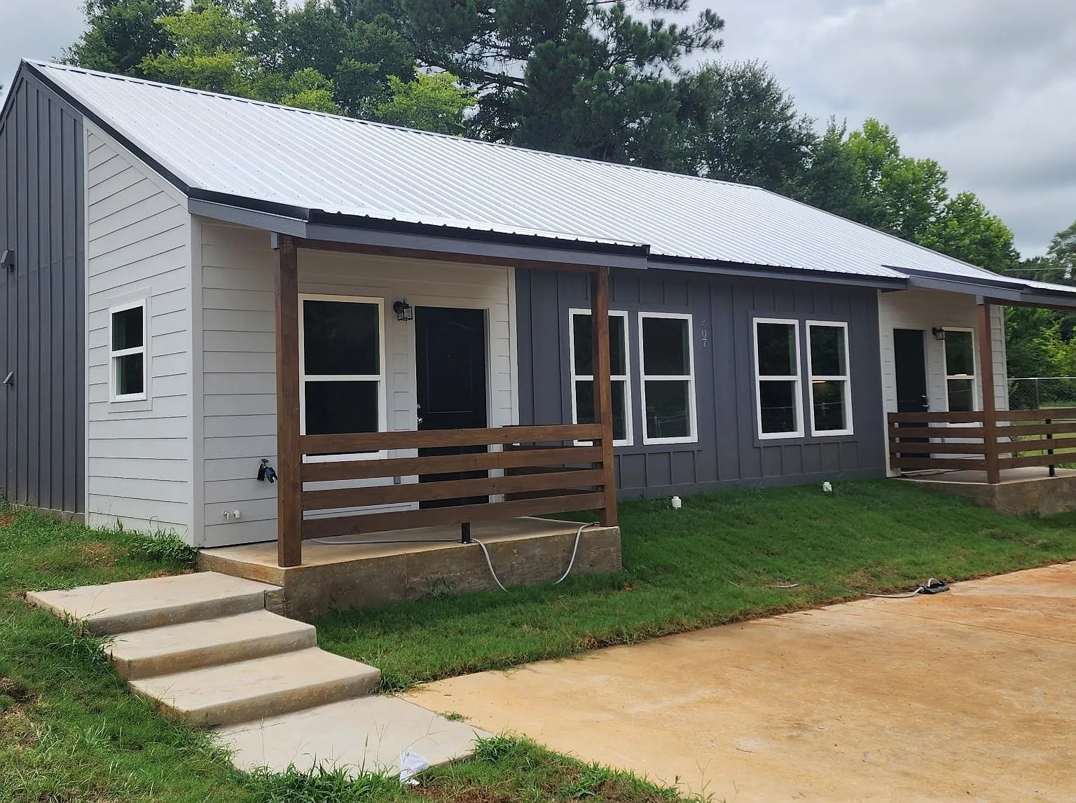 2 bed, 1.0 bath, 815 sqft, $1,250 — Photo 1