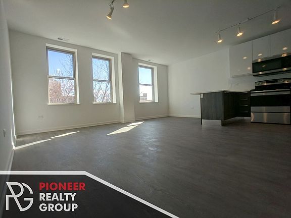 2nd image of 940 W Winona St #940601