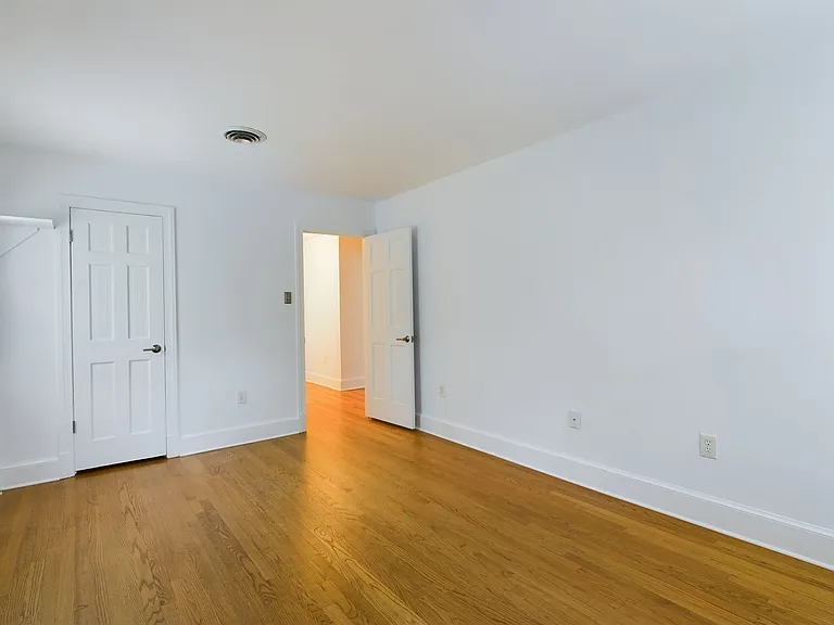 10211 Windbluff Dr — Photo 37