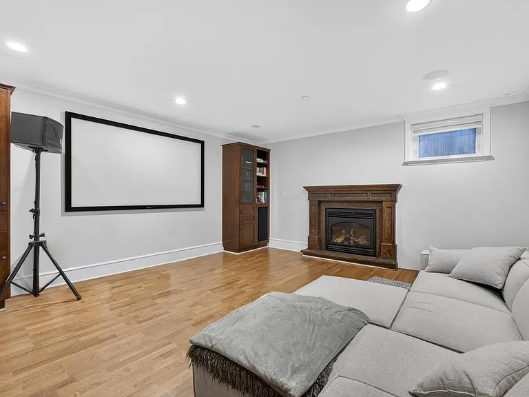 1912 W 36th Ave — Photo 15