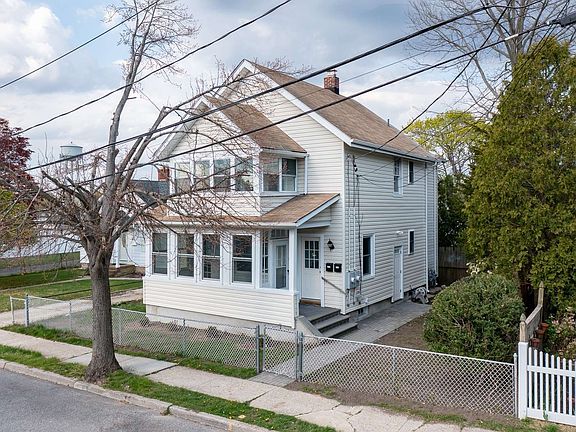 3rd image of 38 Thompson St