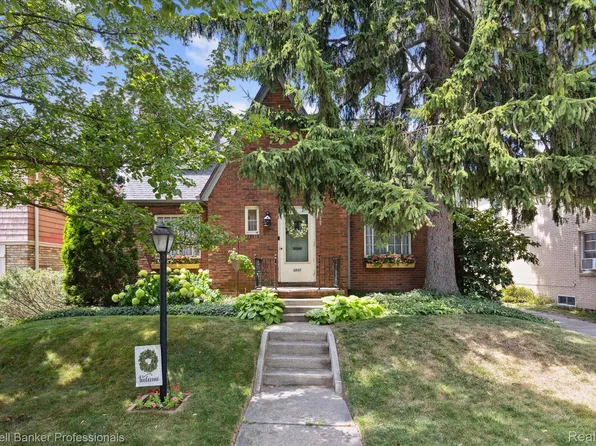 2207 Delaware Blvd, Saginaw, MI 48602