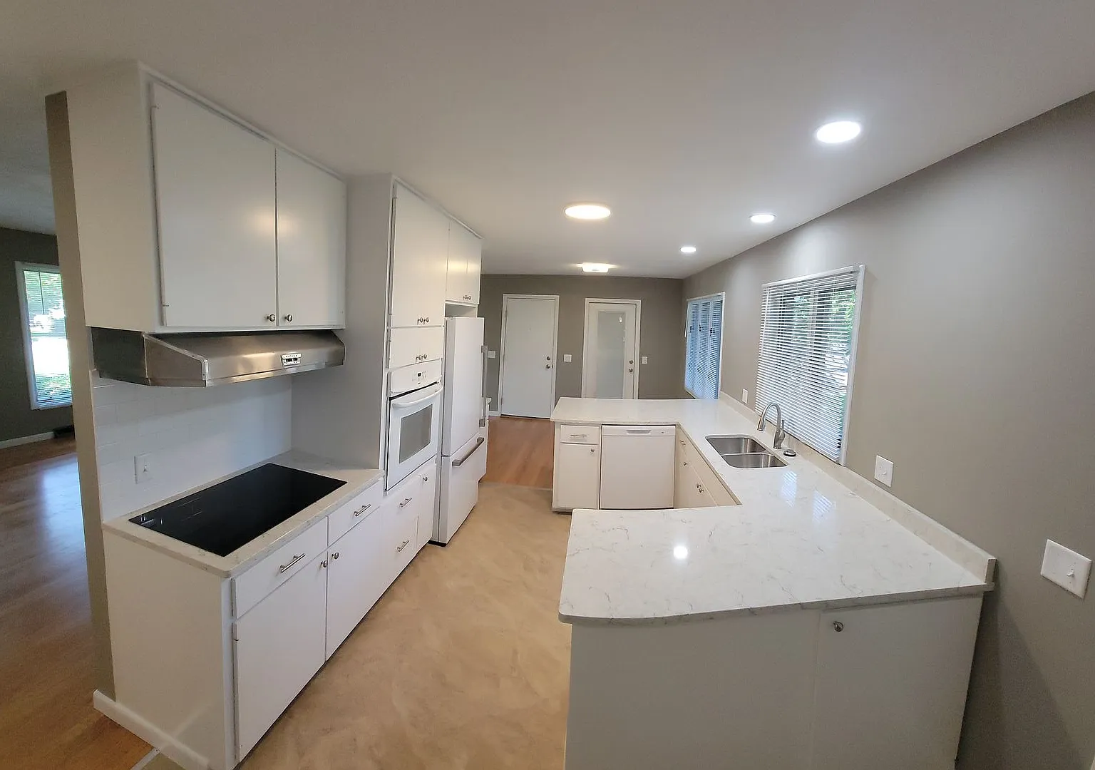 Spacious 3-Bedroom Home with Large Deck — Photo 2