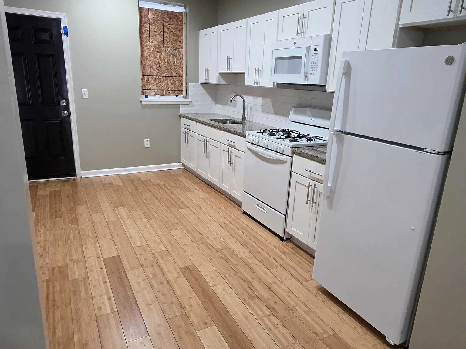 3 bed, 1.5 bath, 1020 sqft, $1,450 — Photo 3