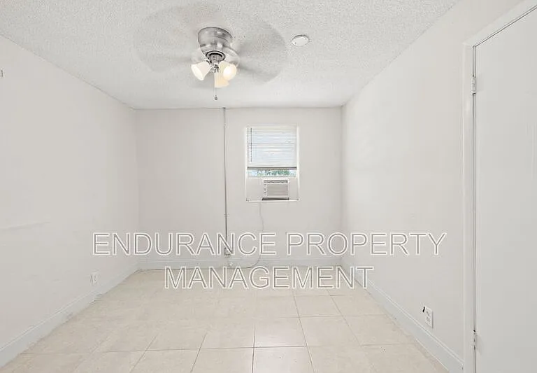 1125 W 28th St — Photo 14