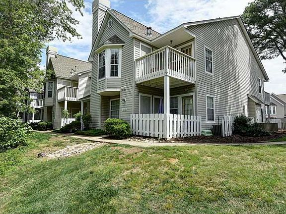 4th image of 1029 Pebblewood Dr