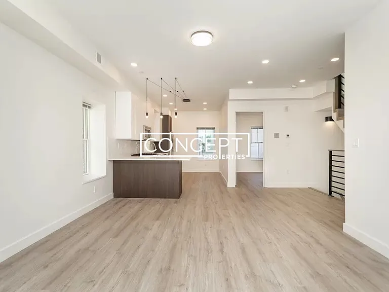 Longwood Row — Photo 68