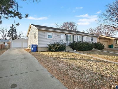 3301-3303 S Lincoln Ave, Sioux Falls, SD, 57105