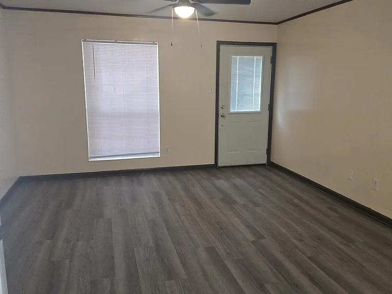 208 Bradford Dr — Photo 8
