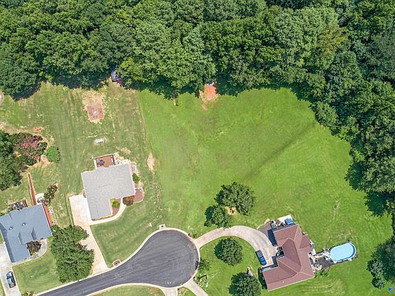 4th image of 10 Blossom Ln
