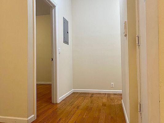 3rd image of 233 E 59th St #4C