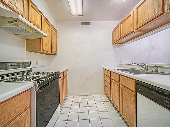 3rd image of 395 Boyer Ct