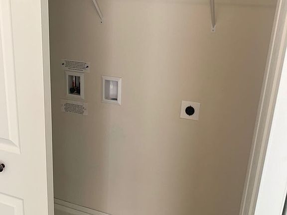 5th image of 1121 NW Downing Cir