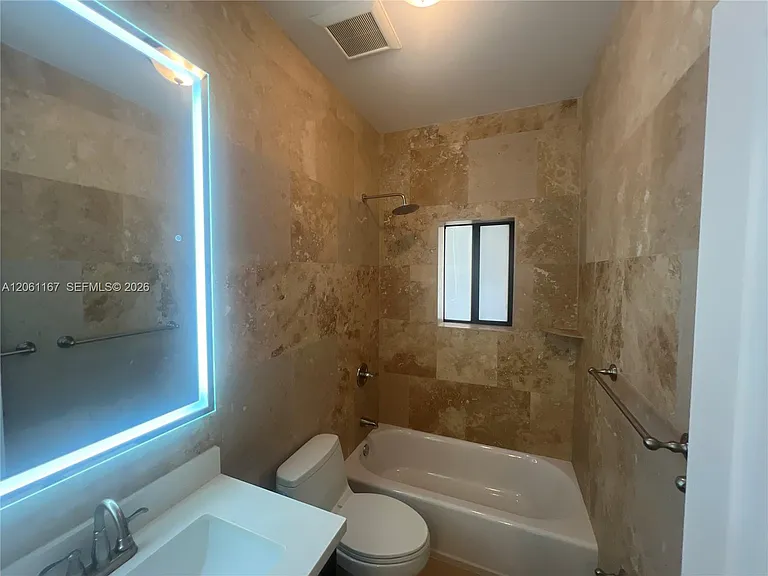2268 SW 8th St #3 — Photo 22