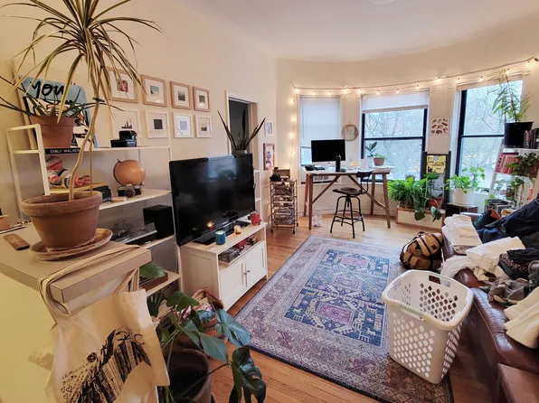 923 W Waveland #2D, Chicago, IL 60657