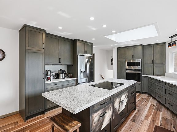 4th image of 526 Yale Rd