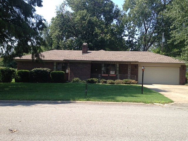 1st image of 204 Crestwood Ln