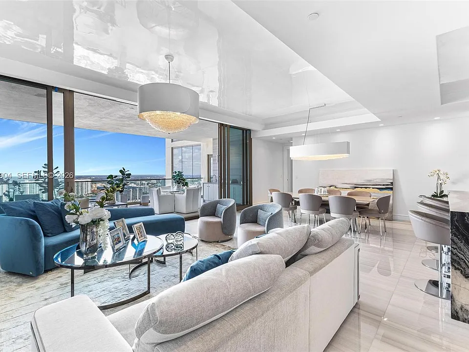 17901 Collins Ave #3806