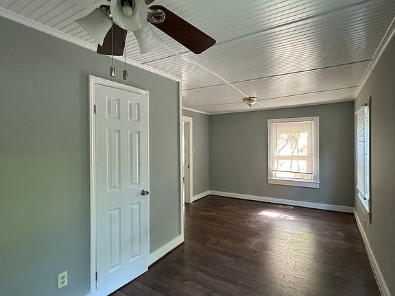 4th image of 702 Woodlawn St