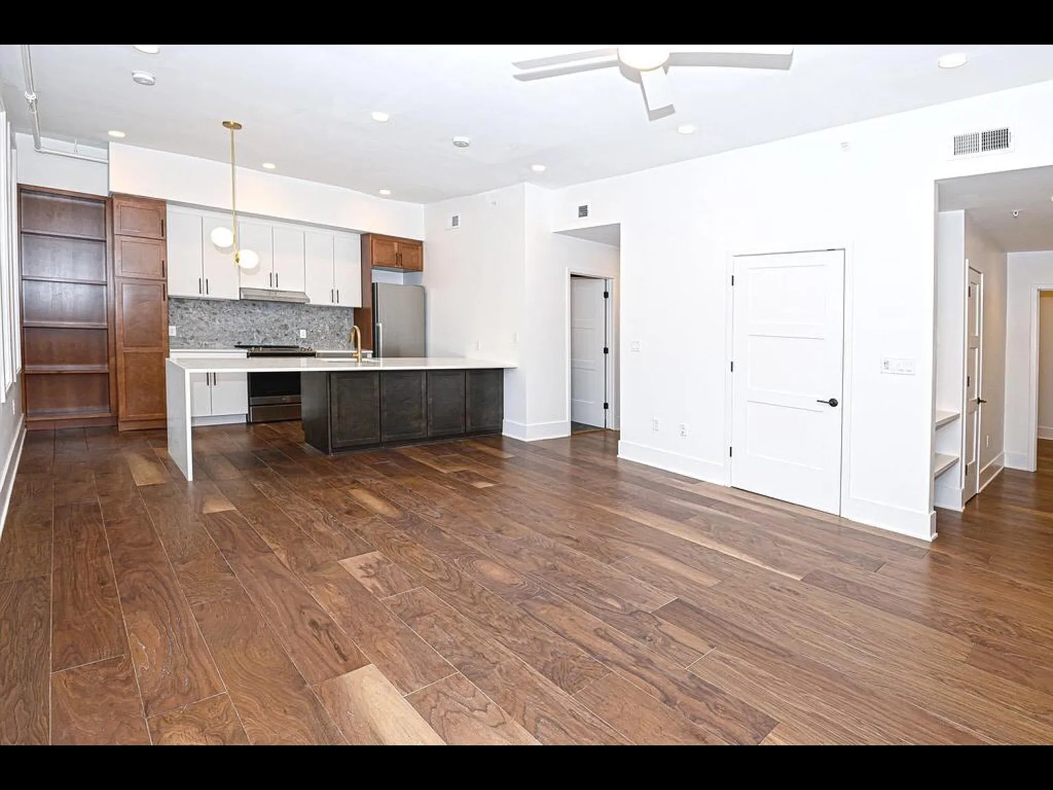 50 E Court St — Photo 2