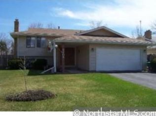 8208 Hampshire Ct N, Brooklyn Park, MN 55445