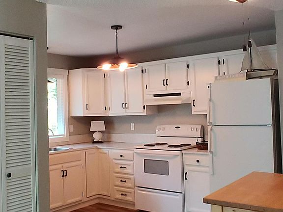 Efficient Kitchen & Open Floor Plan