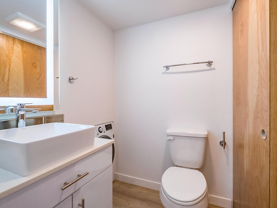 Premium 1-Bedroom Mountain View