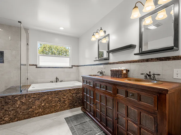 8302 S Sepulveda Blvd — Photo 52