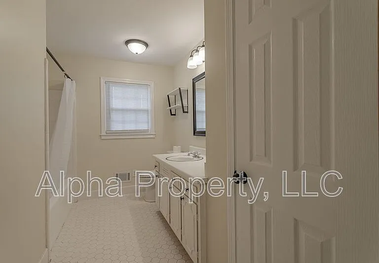 400 Fairhaven Dr — Photo 11