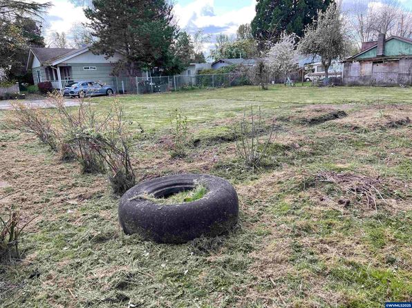 2045 Hollywood Ln, Salem, OR 97305
