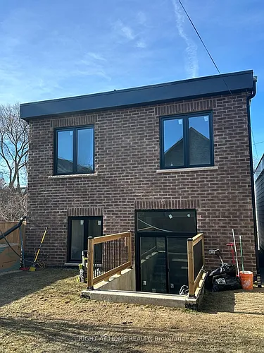94 Barrington Ave #LANEWAY Photo 1