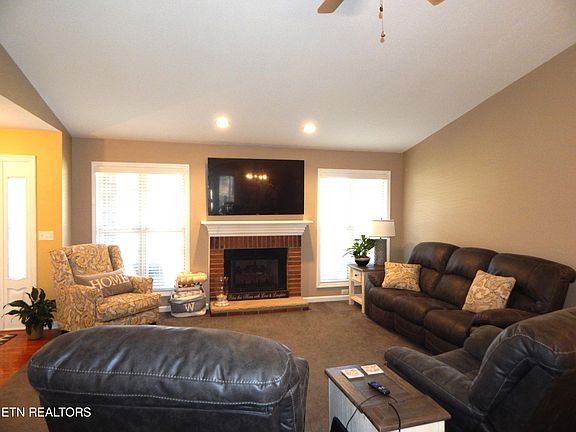 5th image of 894 Laurel Cir