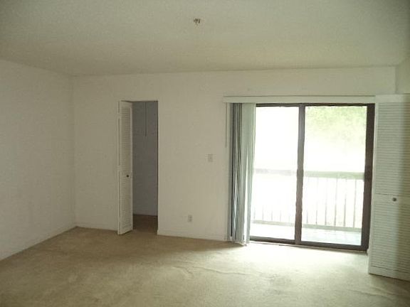 4th image of 204 Shoreview Dr