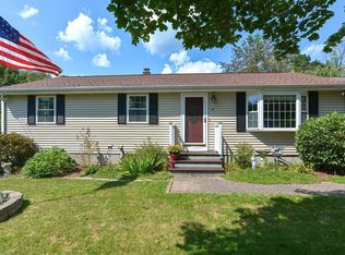 31 Pleasant St, Upton, MA 01568