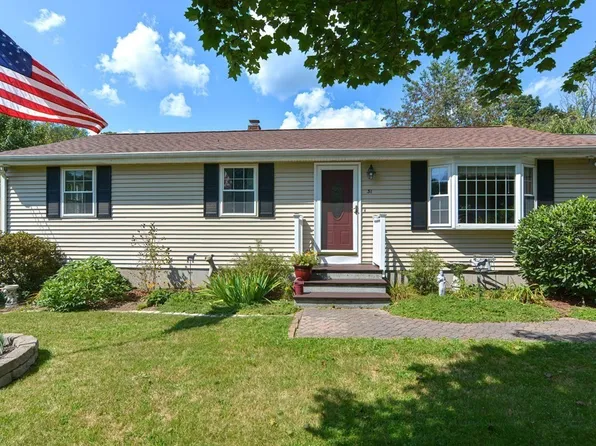 31 Pleasant St, Upton, MA 01568