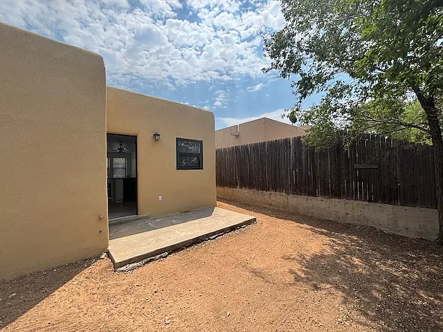 1218 Senda Del Valle #A — Photo 12